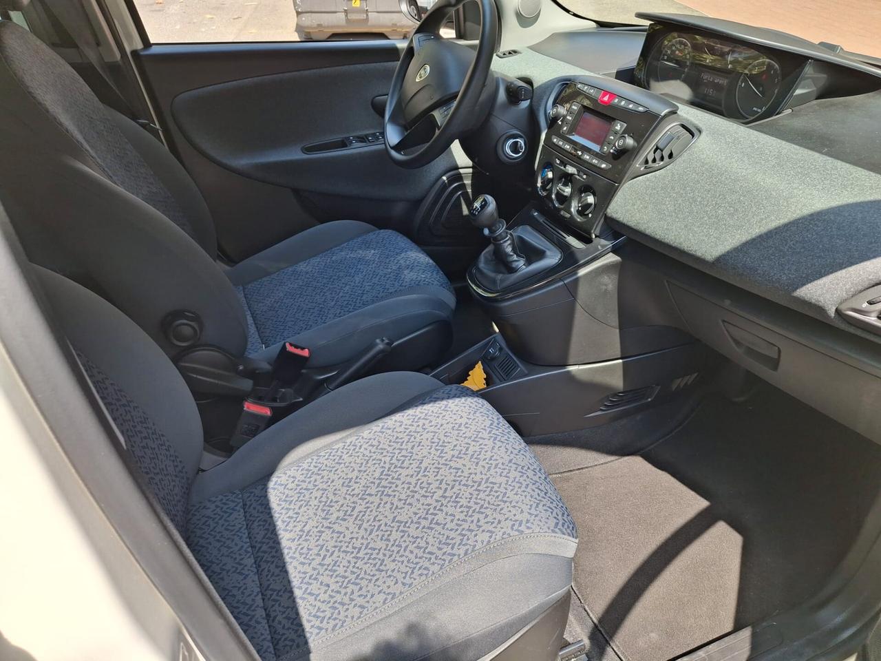 Lancia Ypsilon 1.0 FireFly 5 porte S&S Hybrid Ecochic Silver
