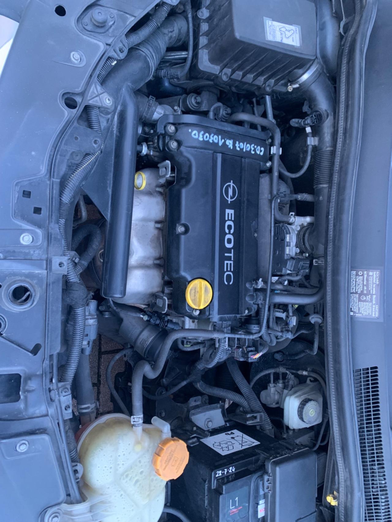 Opel Corsa 1.4 16V 5 porte Cosmo