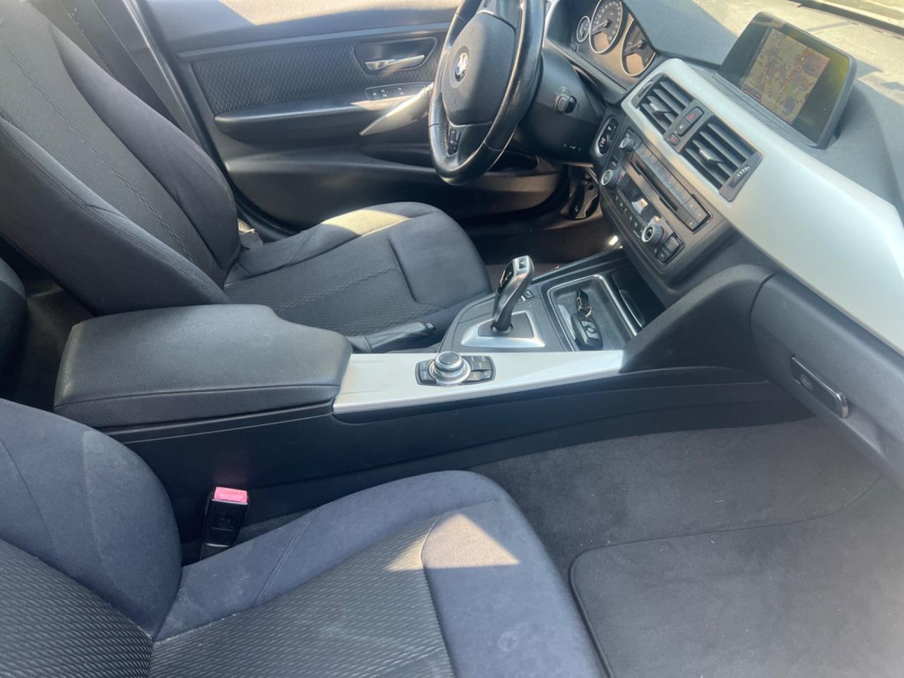 BMW 318 Diesel Touring Automatica Da Cambiare Un Faro e Il Paraurti