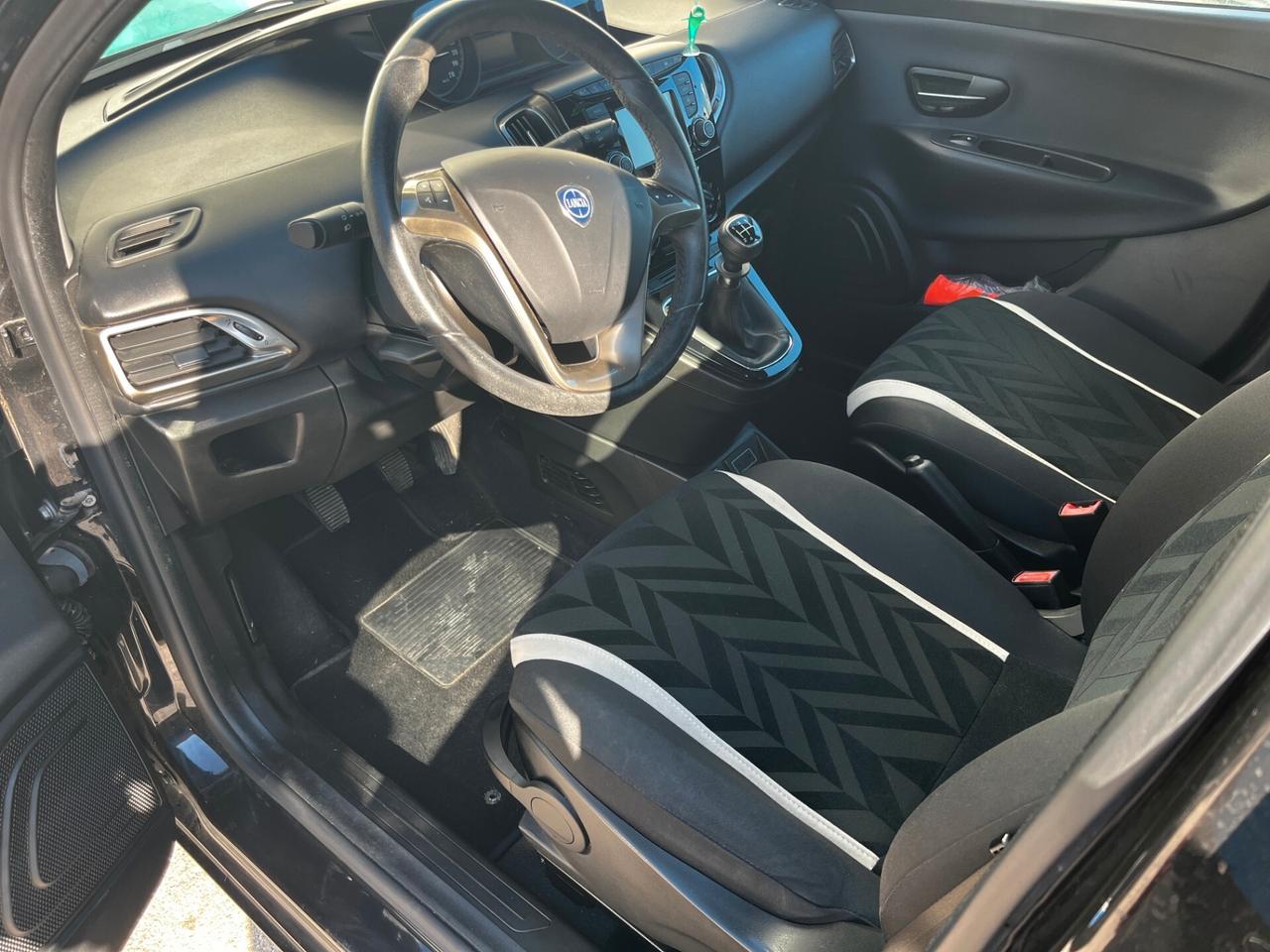 Lancia Ypsilon 1.2 69 CV 5 porte Gold