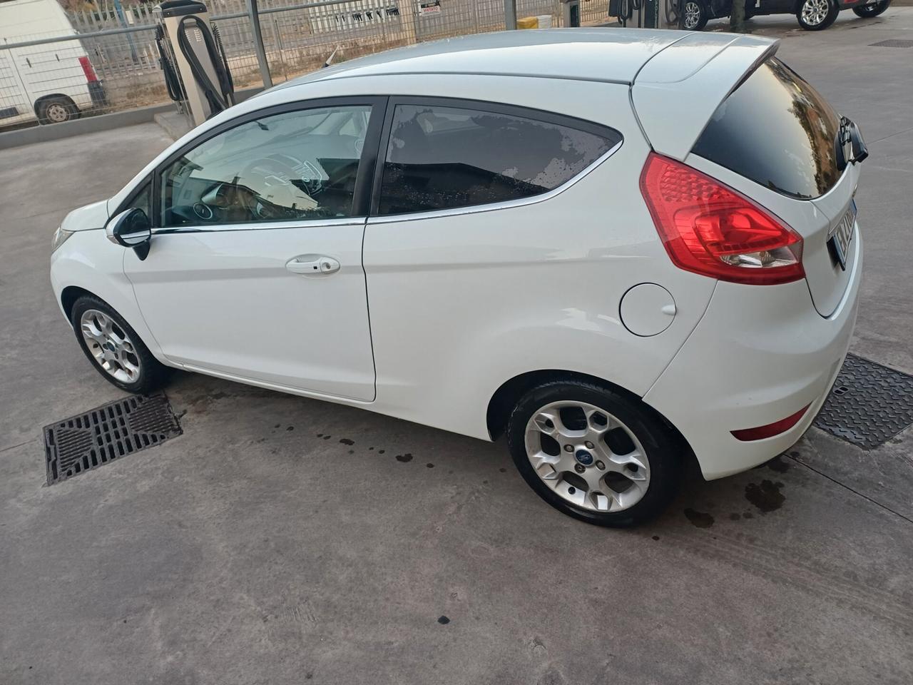Ford Fiesta 1.4 TDCi 70CV 3 porte Titanium 2013