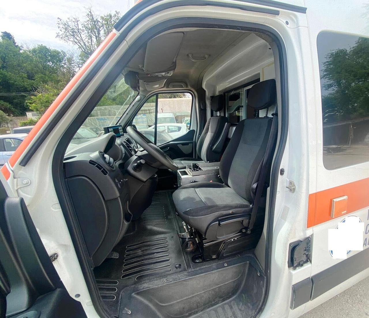 Renault ambulanza /POSSIBILE AUTOCARRO 2 P CAMPER