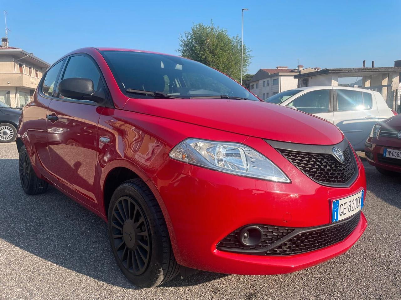 Lancia Ypsilon 1.0 Hybrid Silver – 2021 | 67.561 km | Neopatentati