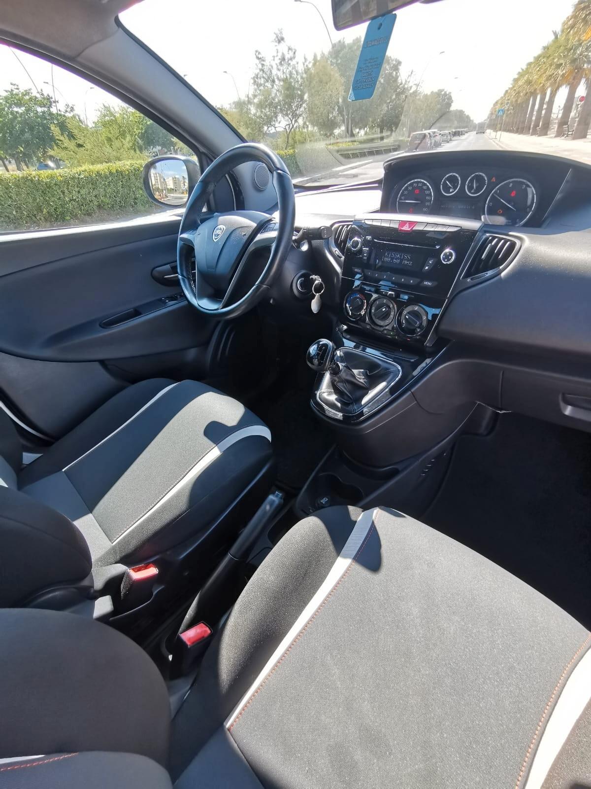 Lancia Ypsilon 1.3 MJT 16V 95 CV 5P. Gold - 2015