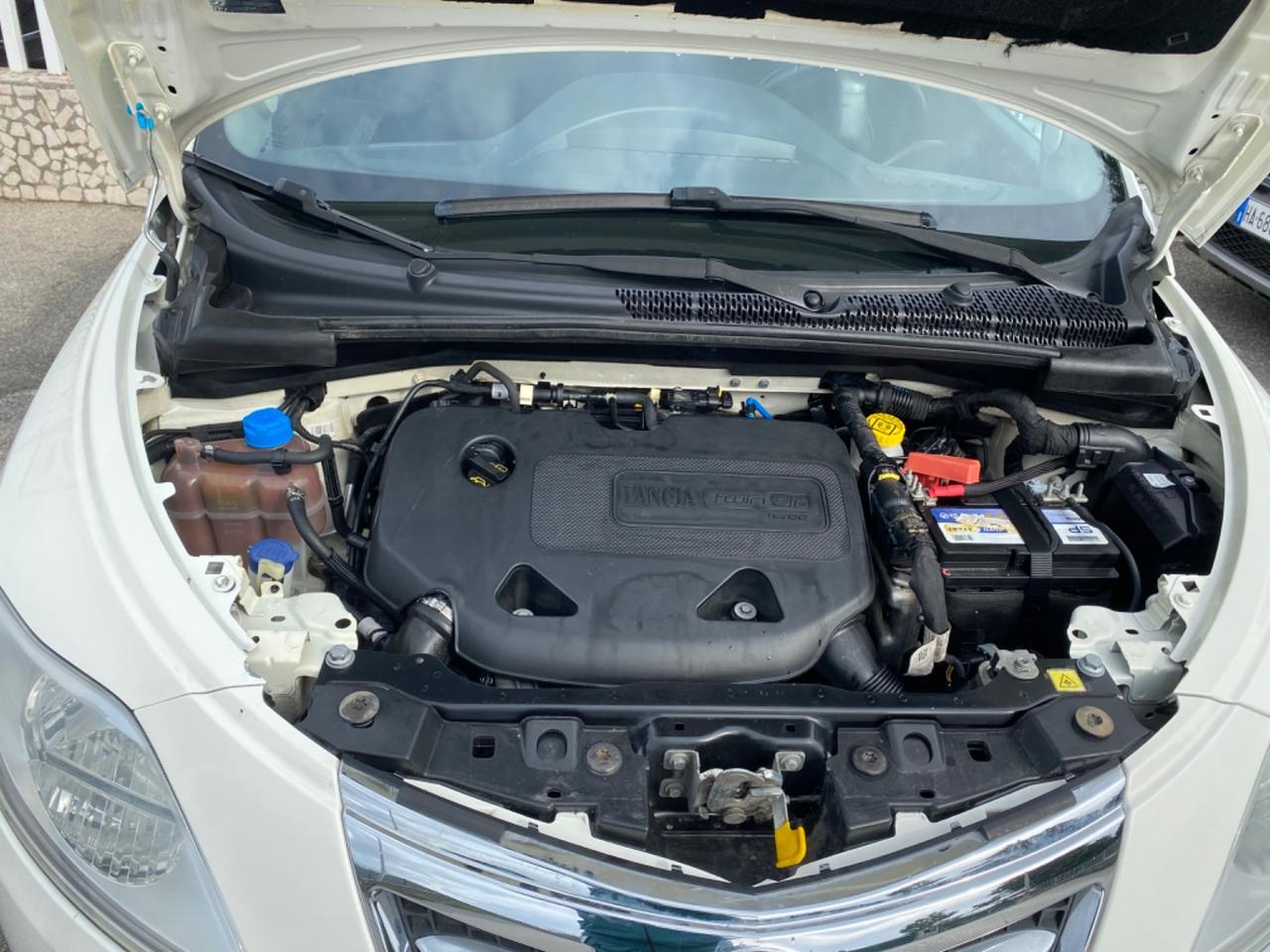 Lancia Ypsilon 0.9 TwinAir 85 CV 5 porte Metano Ecochic Silver