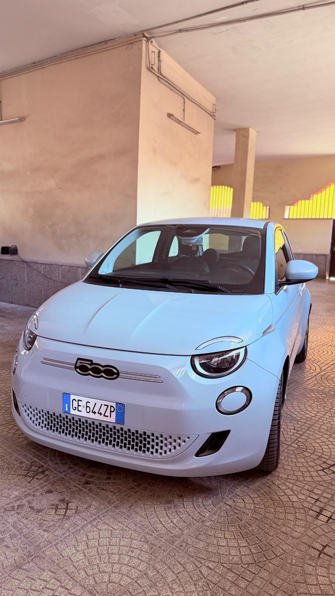 Fiat 500 500e Berlina 42 kWh La Prima