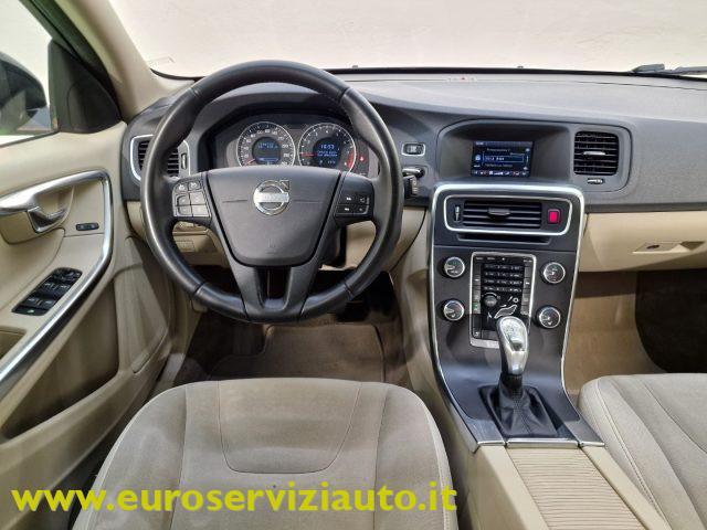 VOLVO V60 T3 Powershift Kinetic