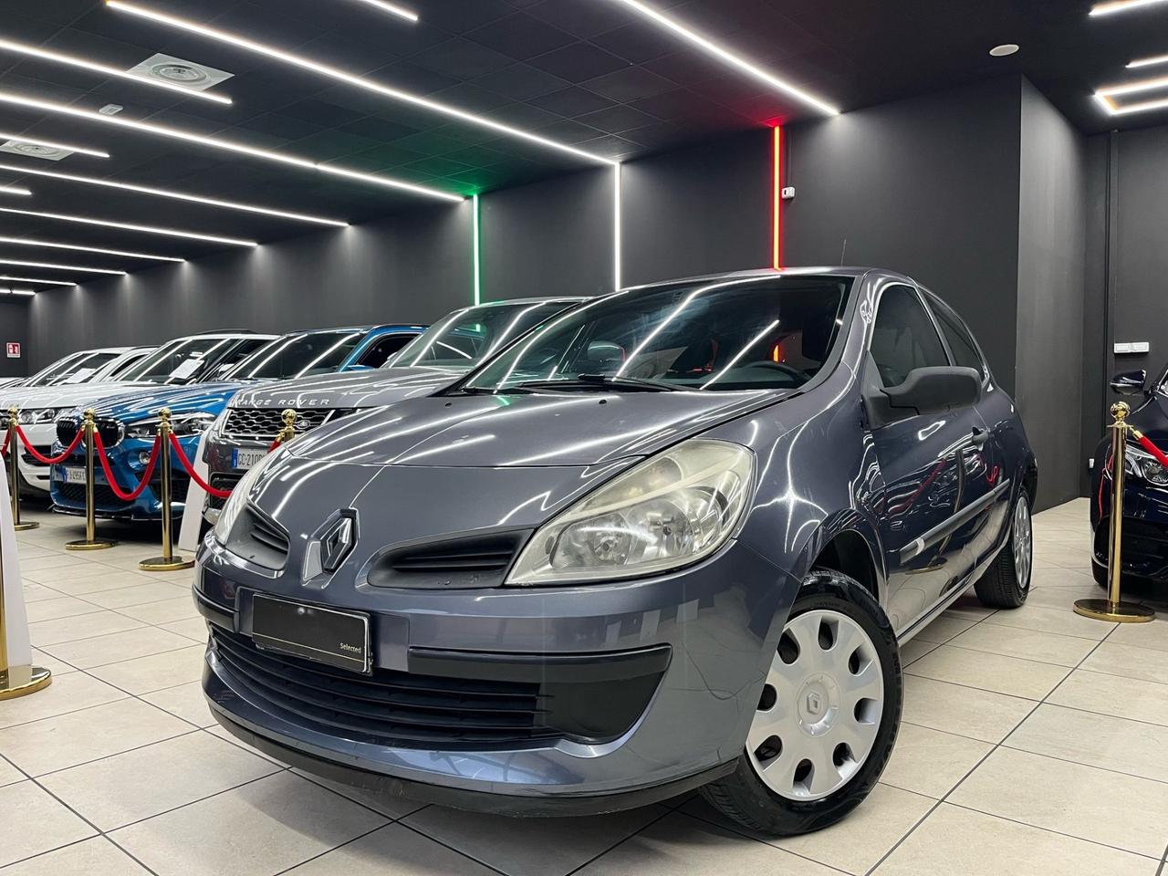 Renault Clio 1.2 16V 3 porte Confort OK NEOPATENTATI