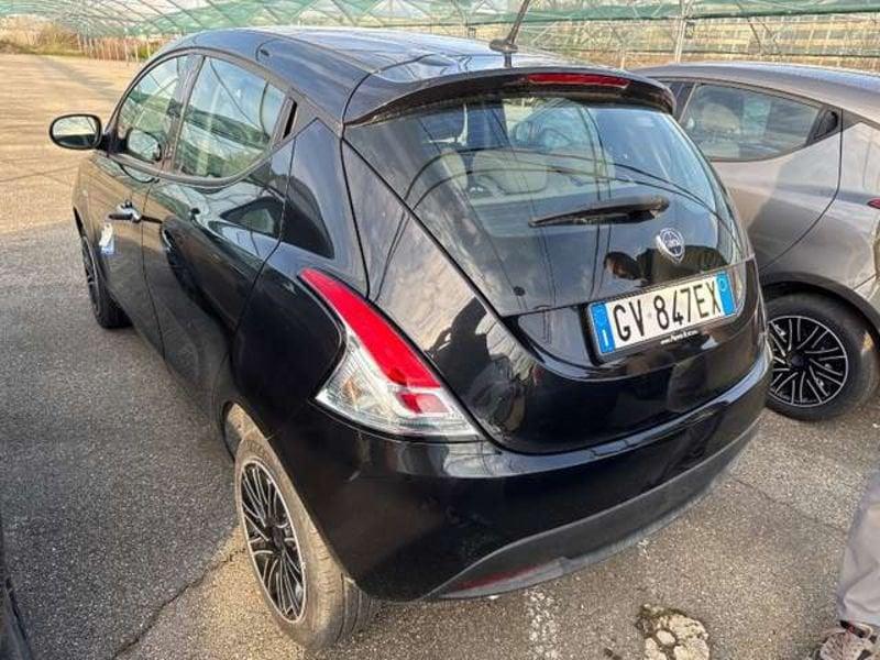Lancia Ypsilon 1.0 FireFly Hybrid Oro