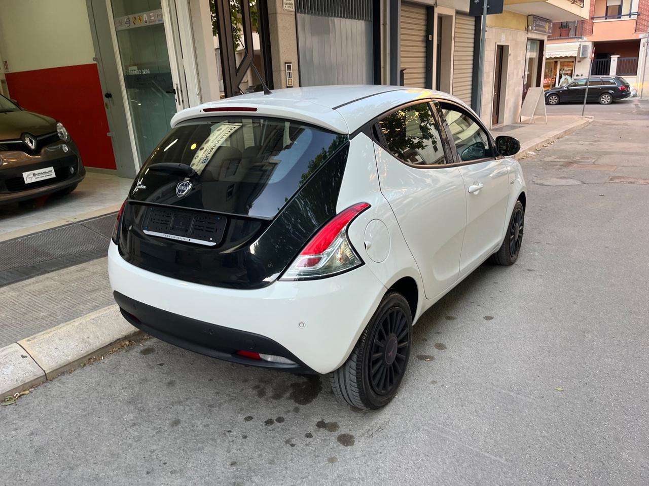 Lancia Ypsilon 1.2 69 CV 5 porte S&S Gold