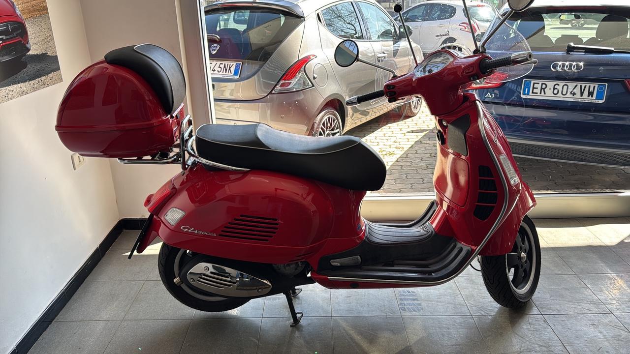 Piaggio Vespa 300 GTS