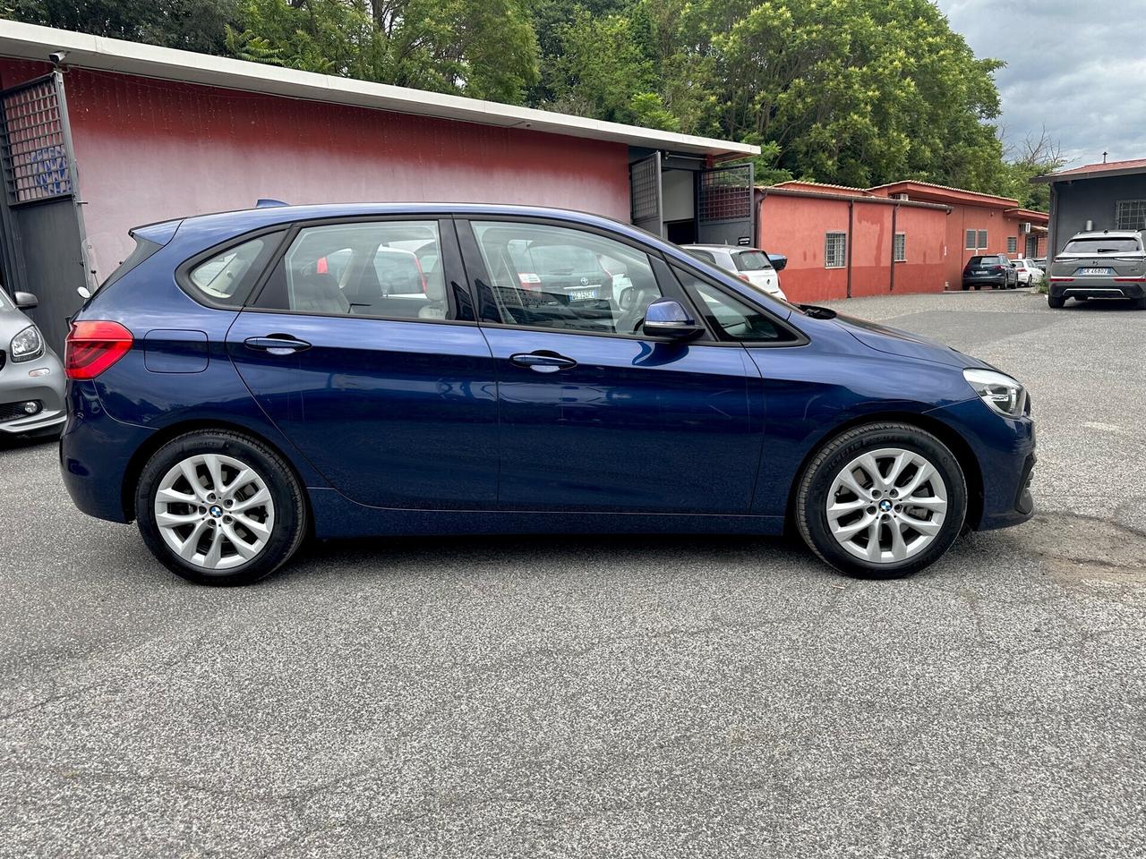 Bmw 225 BMW 225 XE I - PERFORMANCE 4x4 Hyper blue sand beige