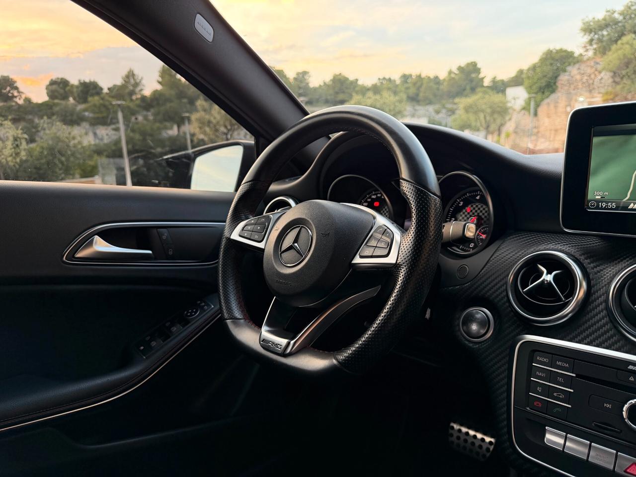 Mercedes A180 PREMIUM NIGHT EDITION/1500 110CV/LED/18"