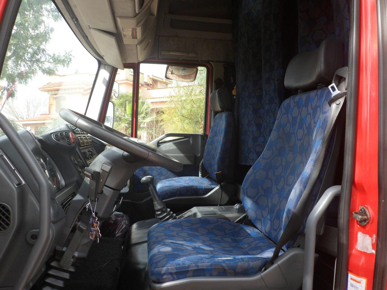 Iveco eurocargo 75e15 centina con pedana idraulica