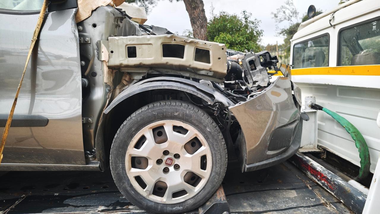 Fiat Doblò 1.6 M-Jet 7 posti 95cv incidentato solo parte superiore