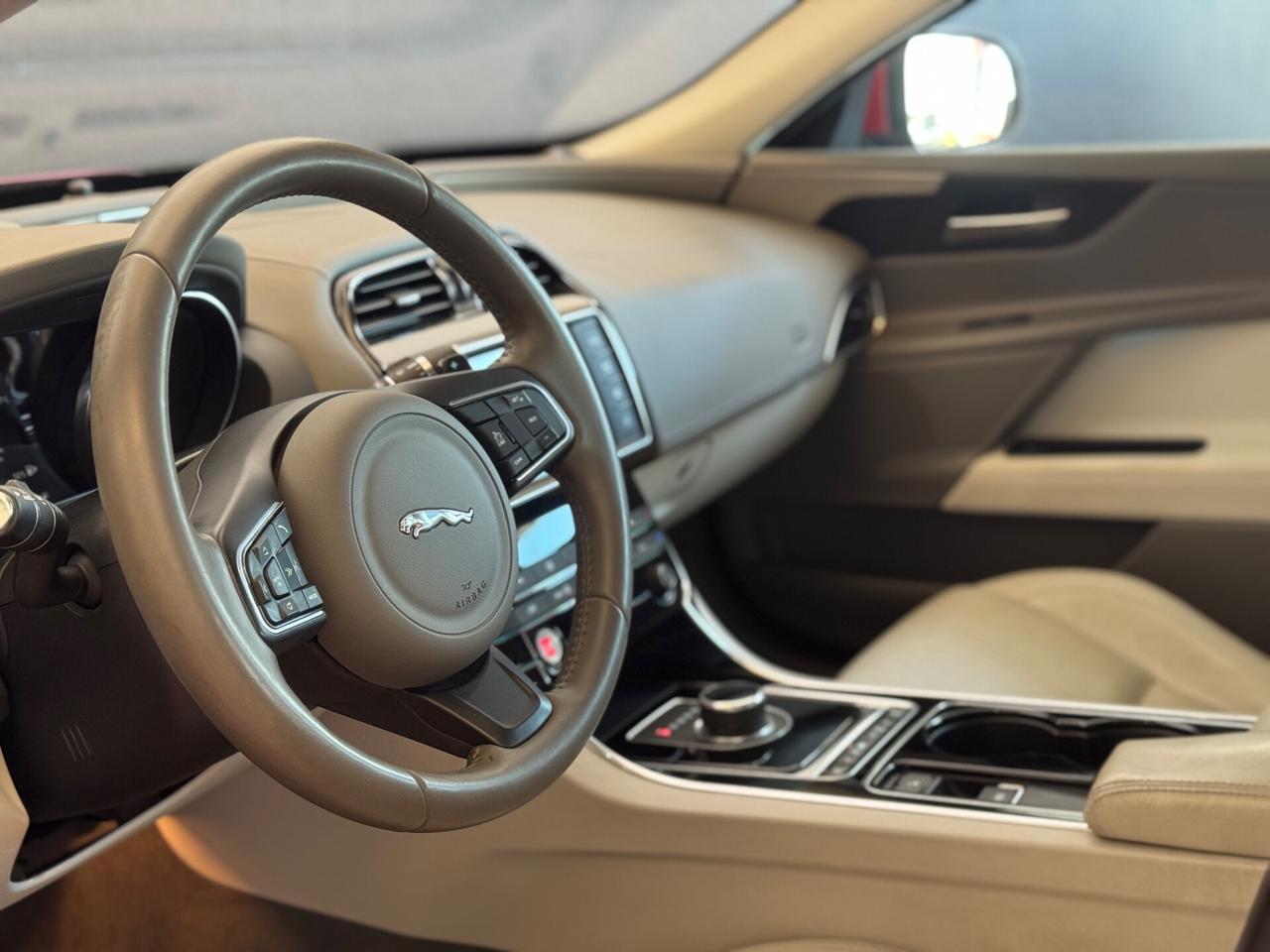 Jaguar XE 2.0 D Turbo 180 CV AWD aut. Portfolio