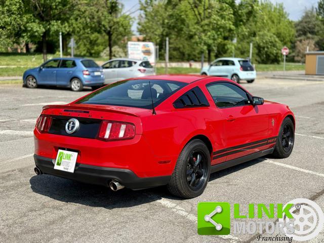 FORD Mustang COUPE