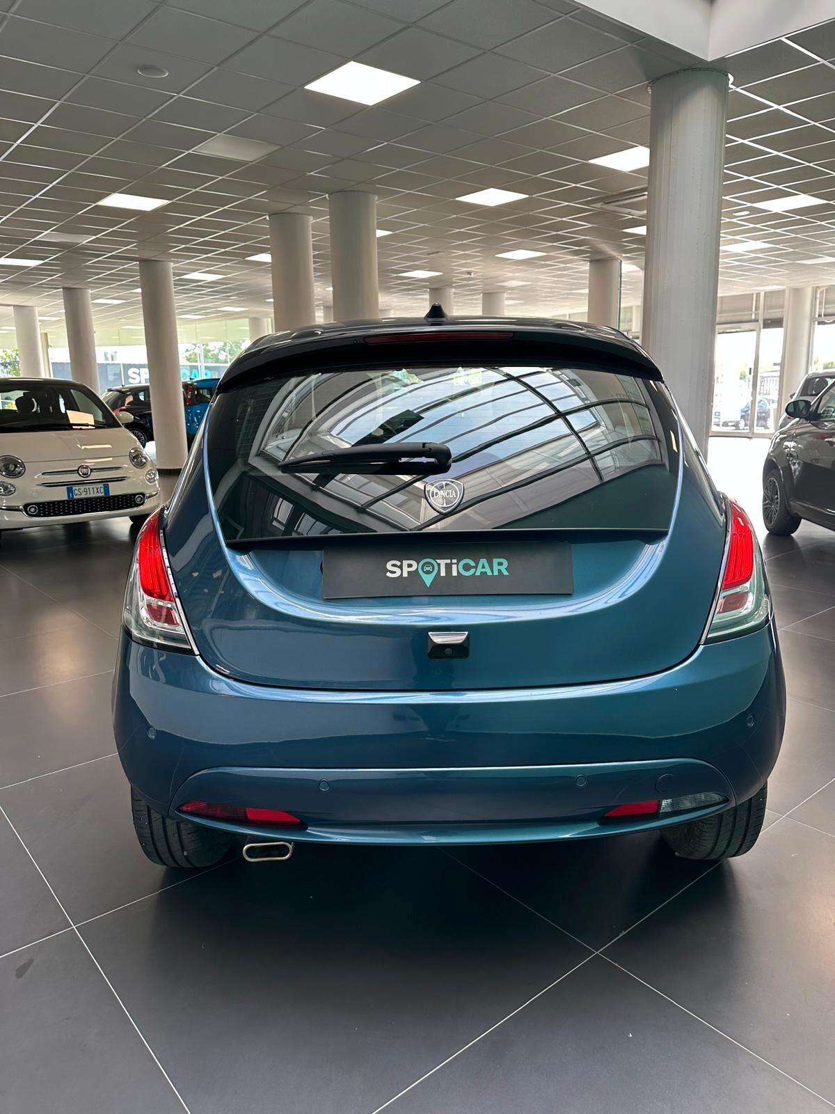 Lancia Ypsilon 1.0 FireFly 5 porte S&S Hybrid Platino