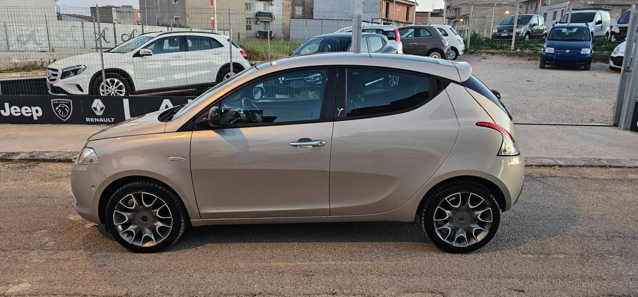 Lancia Ypsilon 1.2 69 CV 5 porte Platinum