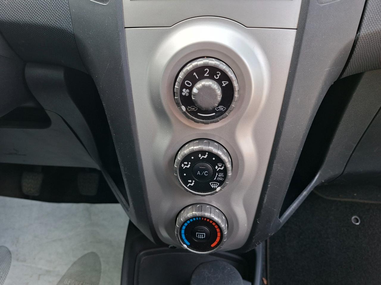 Toyota Yaris 1.3 5p. Luna *NEOPATENTATI*