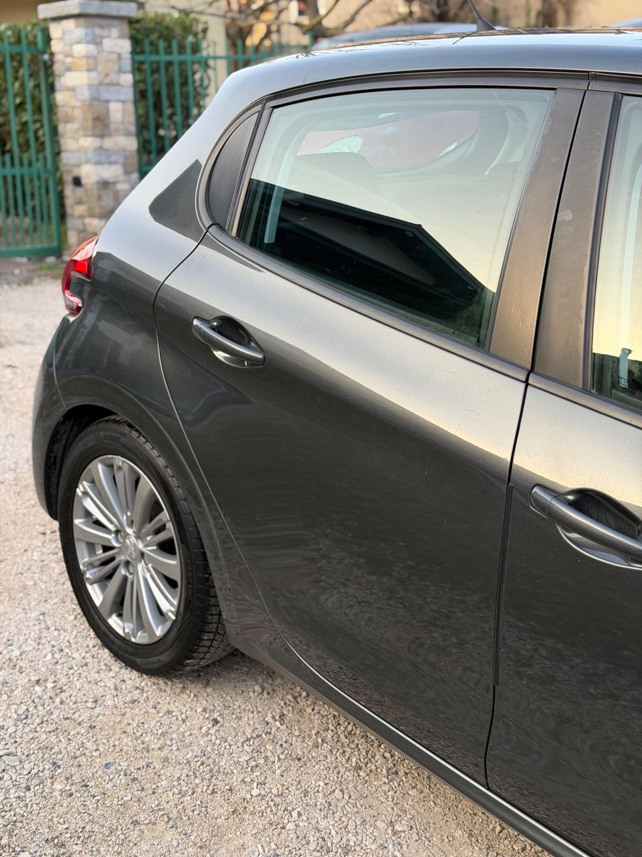 Peugeot 208 82 5P ALLURE NEOPAT KMCERT UNICOPR