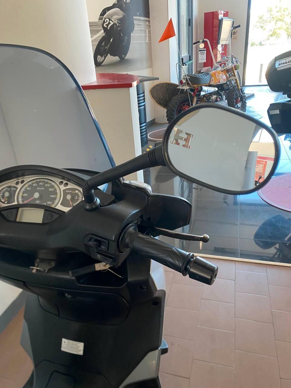 Yamaha X-Max 250