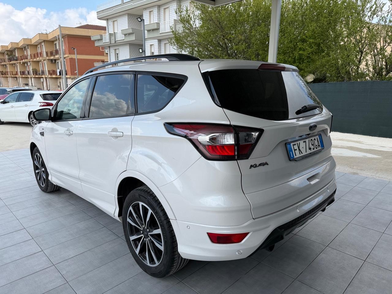 Ford Kuga 1.5 TDCI 120 CV S&S 2WD Powershift ST-Line