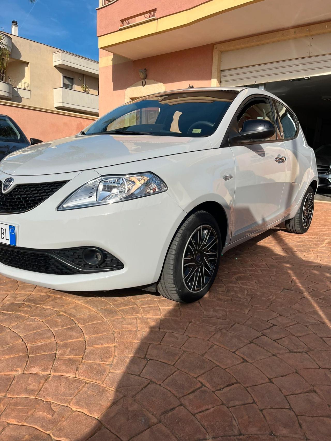 Lancia Ypsilon 1.2 69 CV 5 porte GPL Ecochic Gold