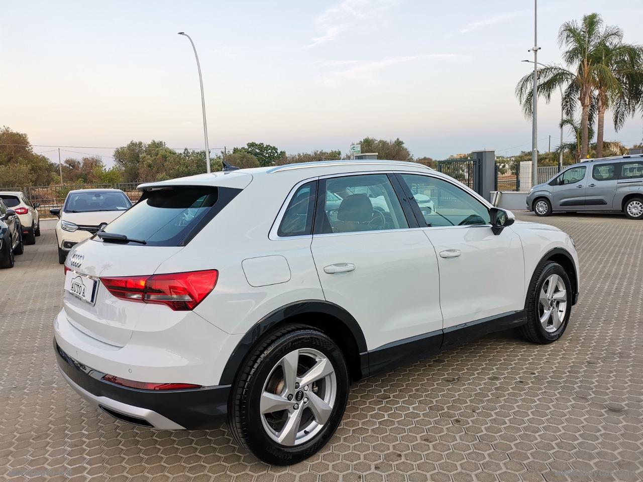 AUDI Q3 35 TDI S tronic Business Advanced