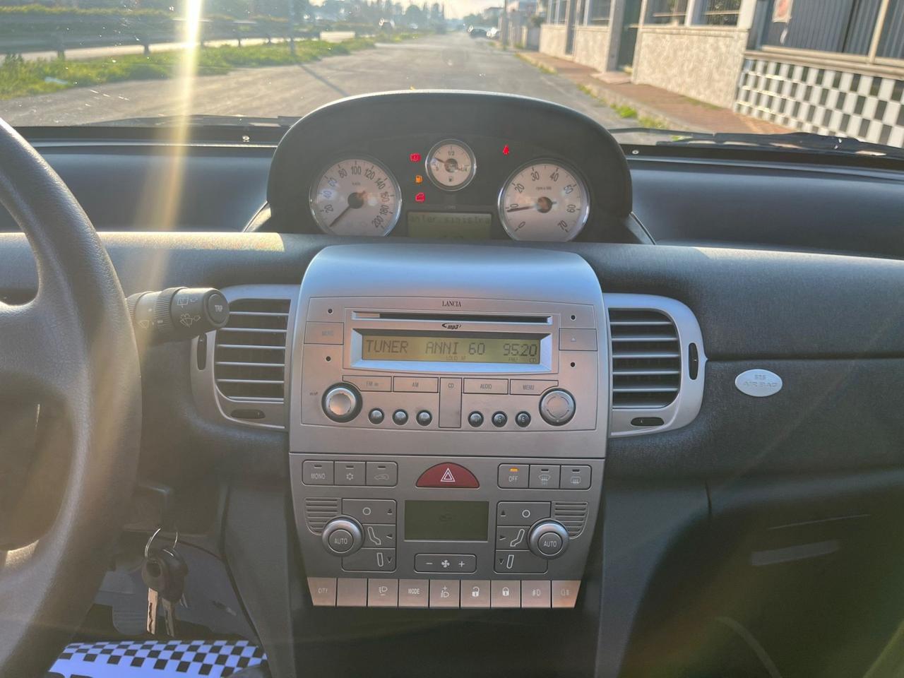 Lancia Ypsilon 1.3 MJT 75 CV Elle Unipro 2010