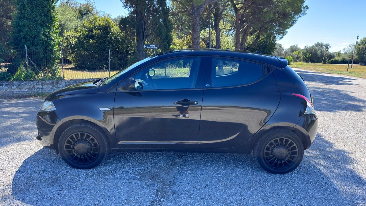 Lancia Ypsilon 1.2 69 CV 5 porte GPL Ecochic Monogram