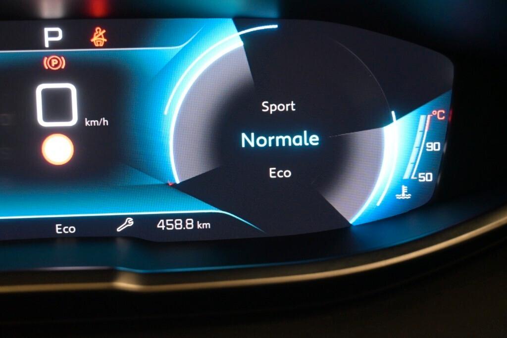 PEUGEOT 3008 1.5 BLUEHDI 130CV EAT8 SeS ACTIVE PACK ( FARI LED - I-COCKPIT - MIRROR - SENSORI POST. - TELECAMERA POST. )