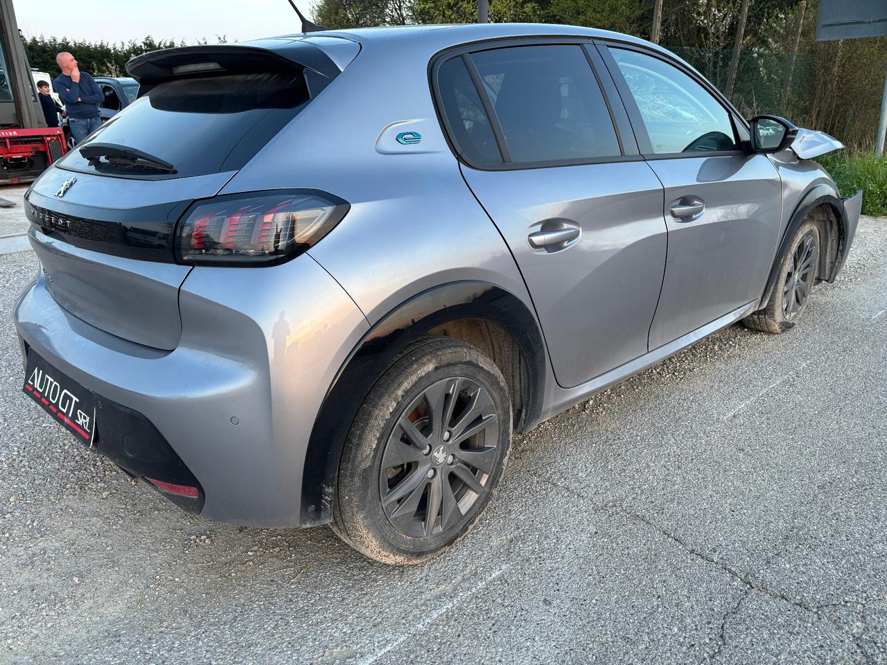 Peugeot 208 motore elettrico 136 CV 5 porte Allure