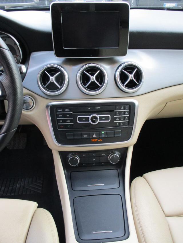 MERCEDES-BENZ GLA 200 d Automatic Sport