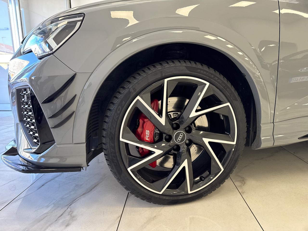 Audi Q3 RS quattro S tronic