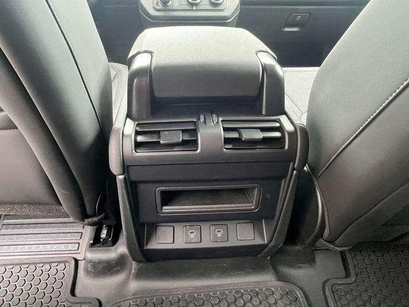 Land Rover Defender 110 3.0D I6 200 CV AWD Auto X-Dynamic SE