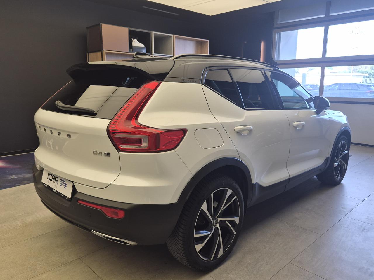 VOLVO XC40 - XC40 2.0 d4 R-design awd geartronic