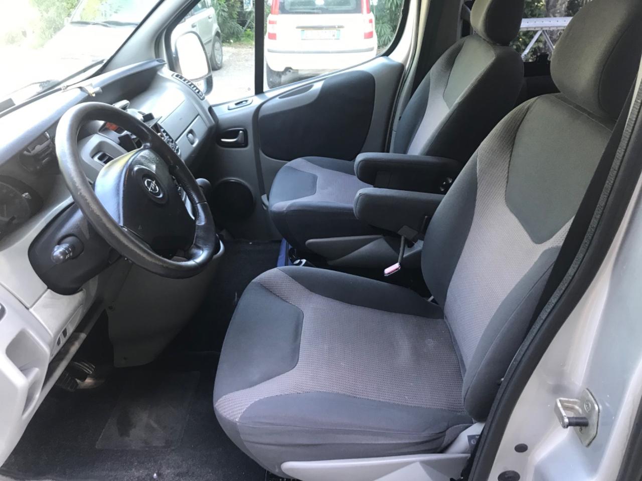 Opel Vivaro 29 2.5 CDTI PL-TA Furgone Vetrato Easytronic Fap 8 POSTI Gancio Traino