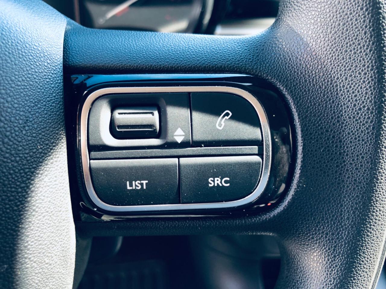 Citroen C3 PureTech 82 bianca tetto a contrasto