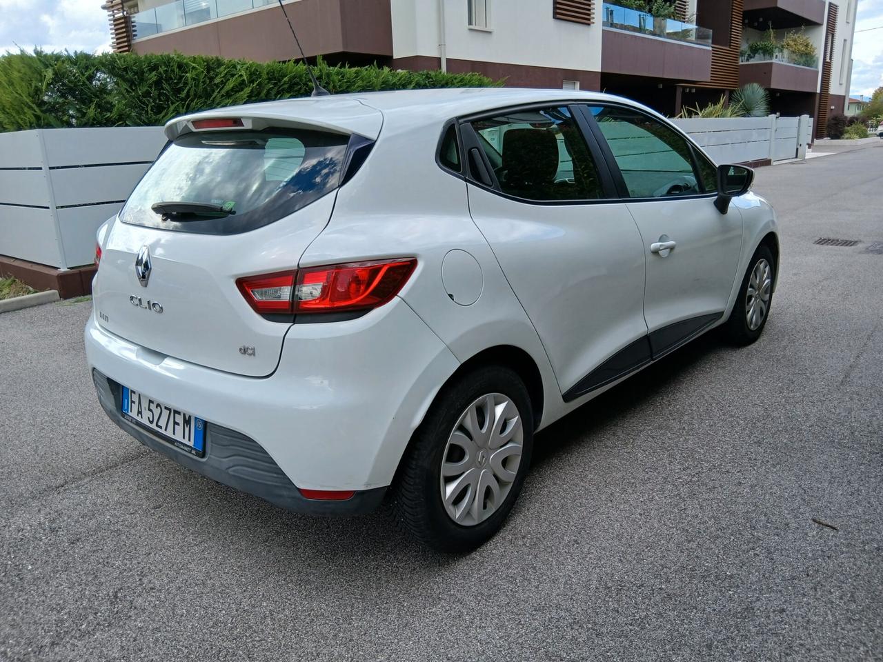 Renault Clio 1.5 dCi 8V 75CV 5 porte Wave tua a € 185 mese