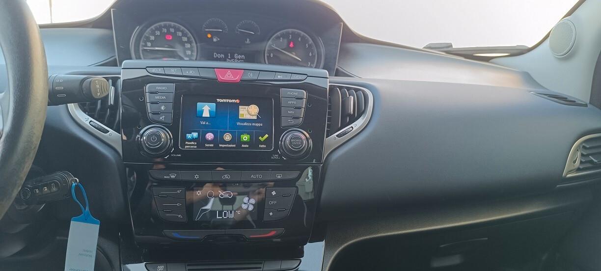 Lancia Ypsilon 1.2 69 CV 5 porte S&S Platinum