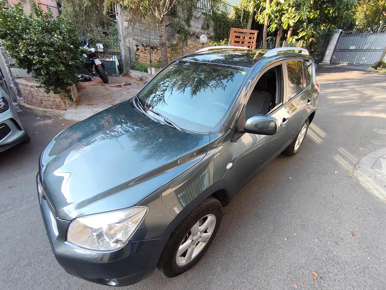Toyota RAV 4 2.2 136 CV 2006
