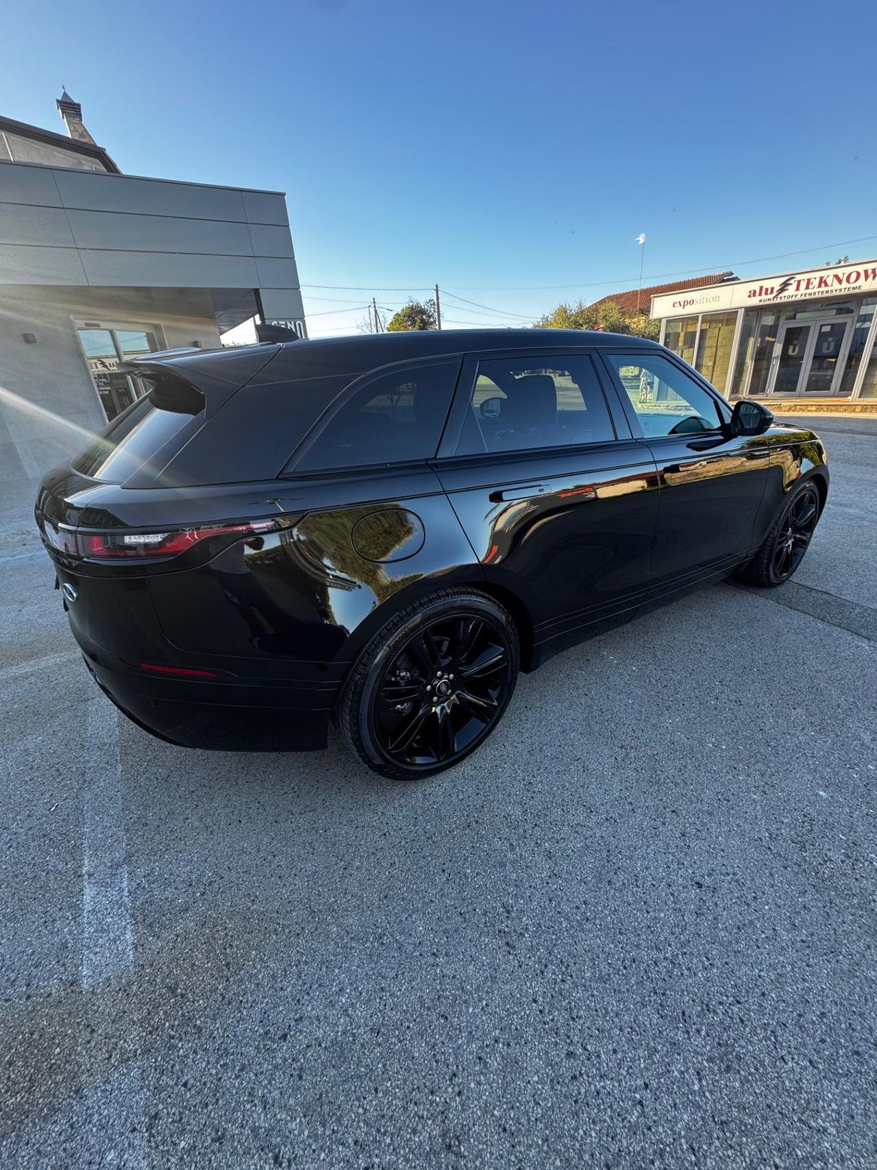 Land Rover Range Velar Total black