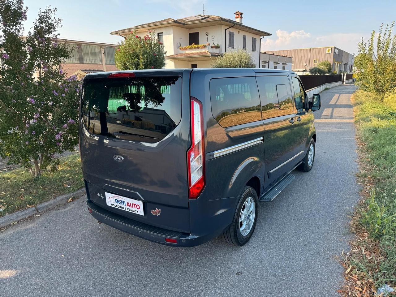 Ford Tourneo Custom 8 posti allestimento Titanium