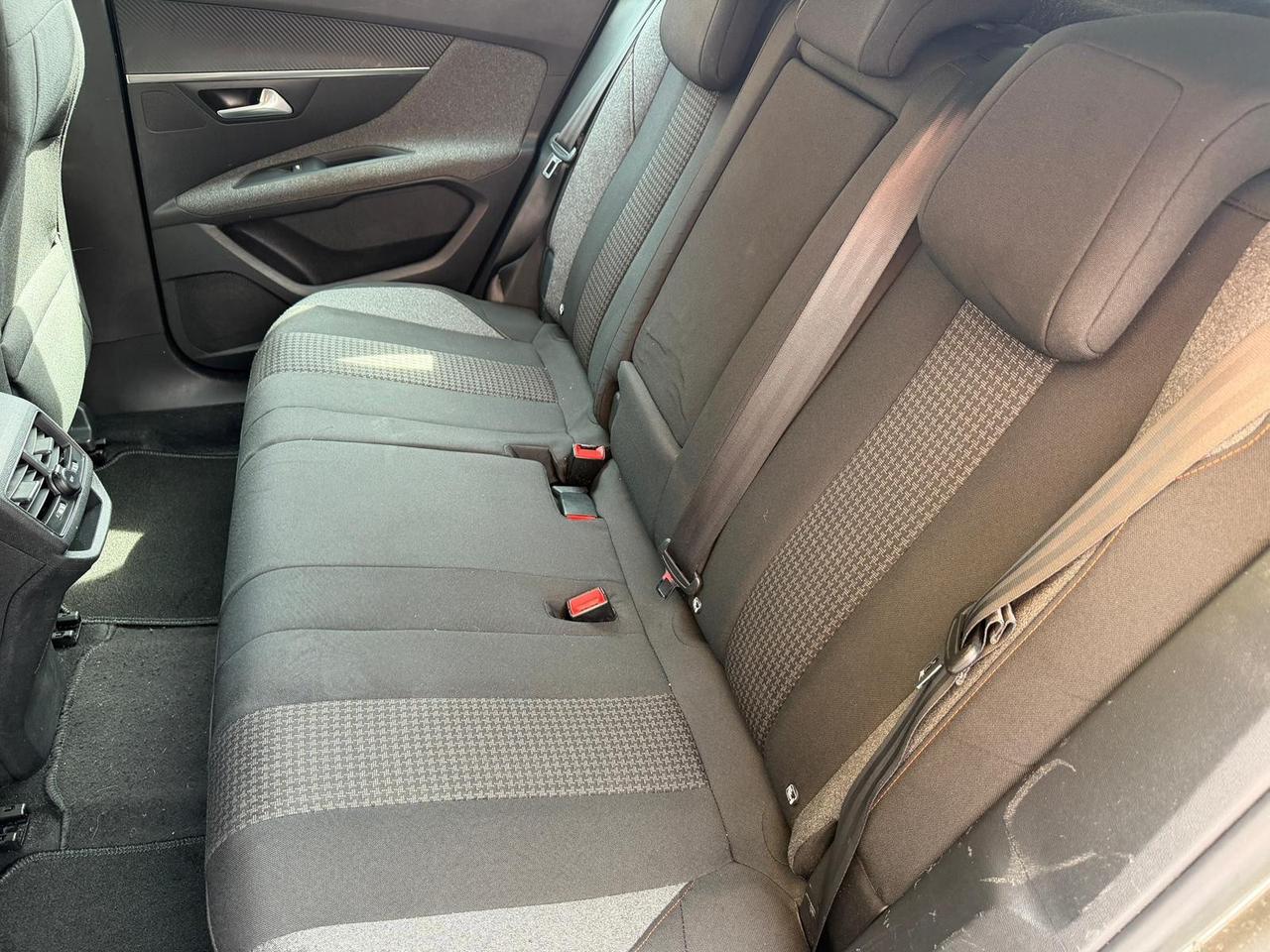 Peugeot 3008 1.5 BlueHDi 130cv *UNIPRO*