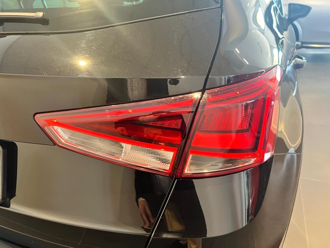 SEAT Arona 2022 - Arona 1.0 ecotsi Black Edition 95cv