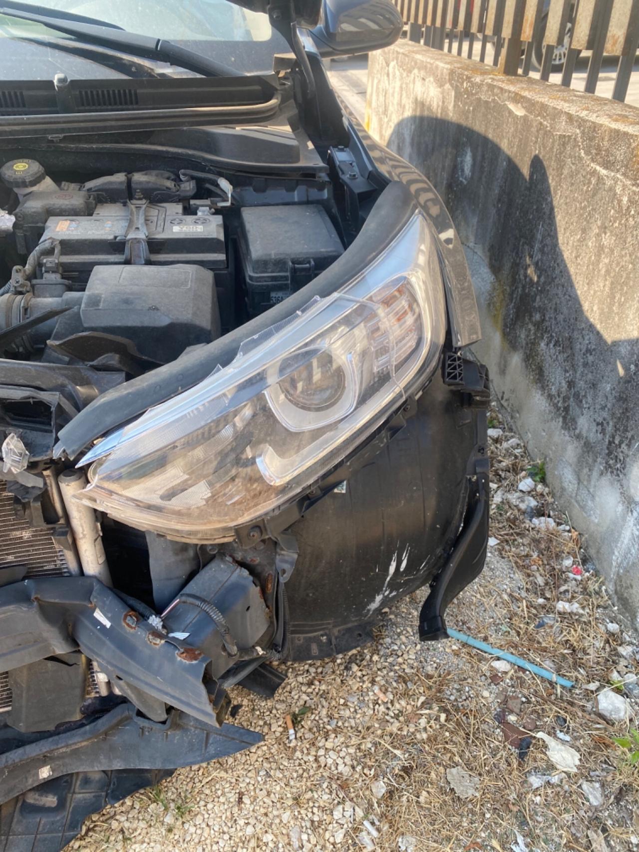 Kia Stonic 1.2 DPI Urban incidentata