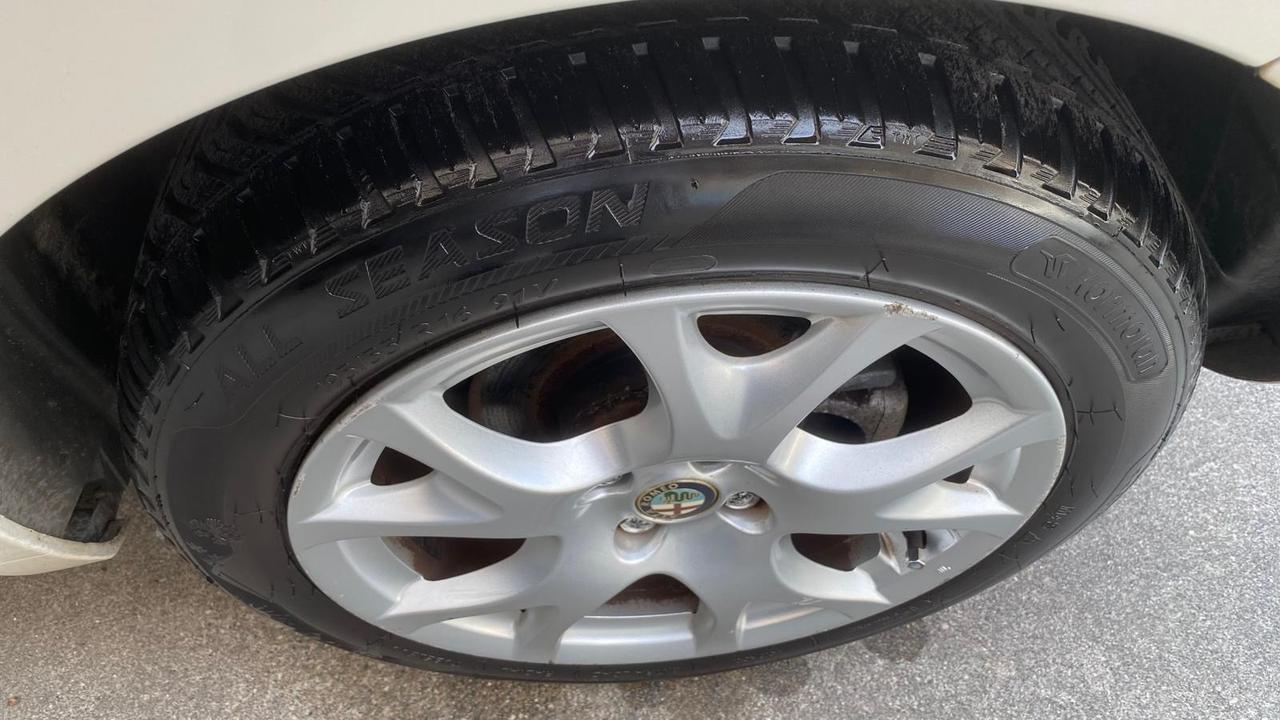 Alfa Romeo MiTo 1.6 JTDm-2 S&S Distinctive Sport Pack