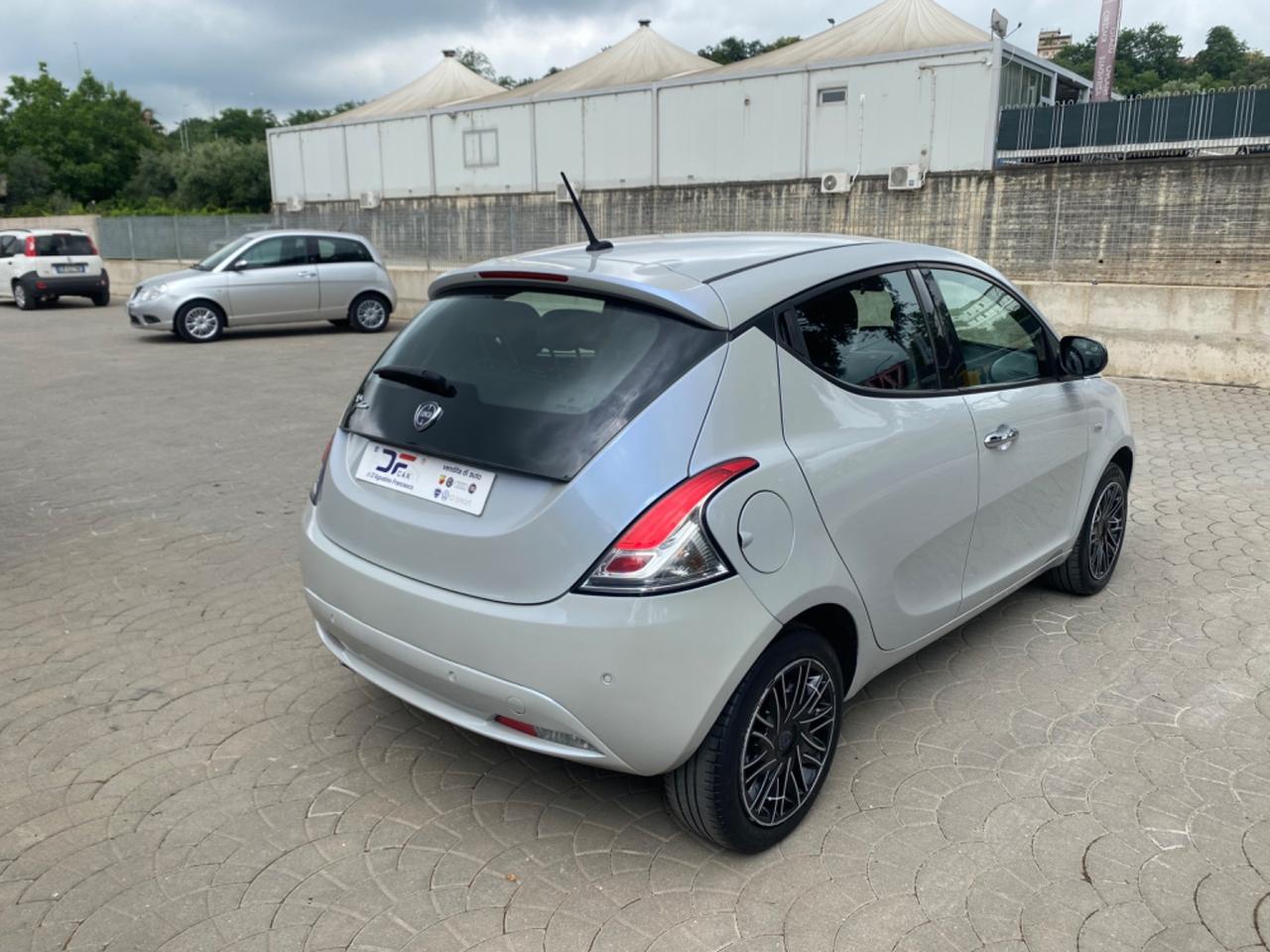 Lancia Ypsilon 1.2 69 CV 5 porte S&S Gold