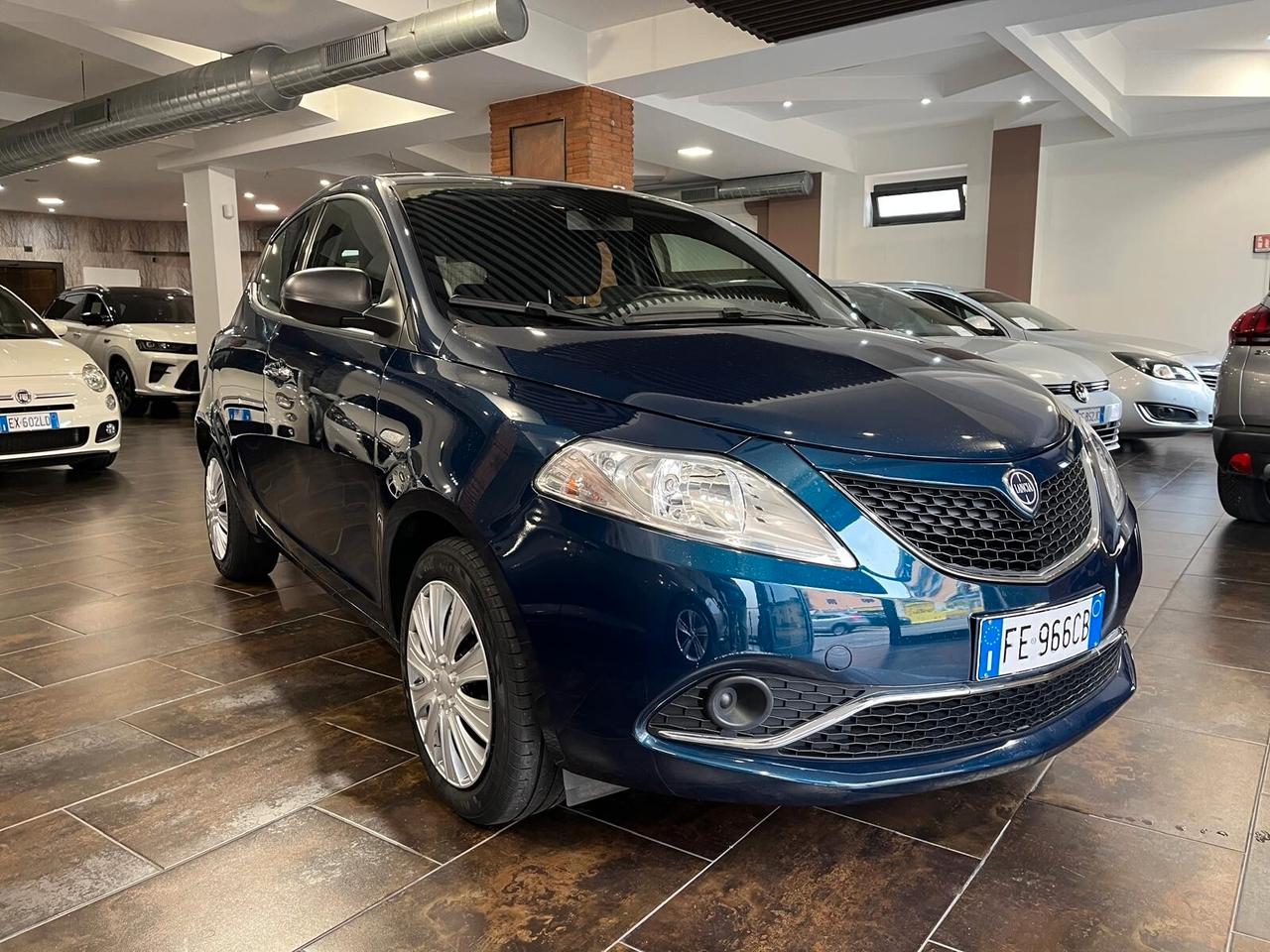Lancia Ypsilon 1.2 69 CV 5 porte Silver